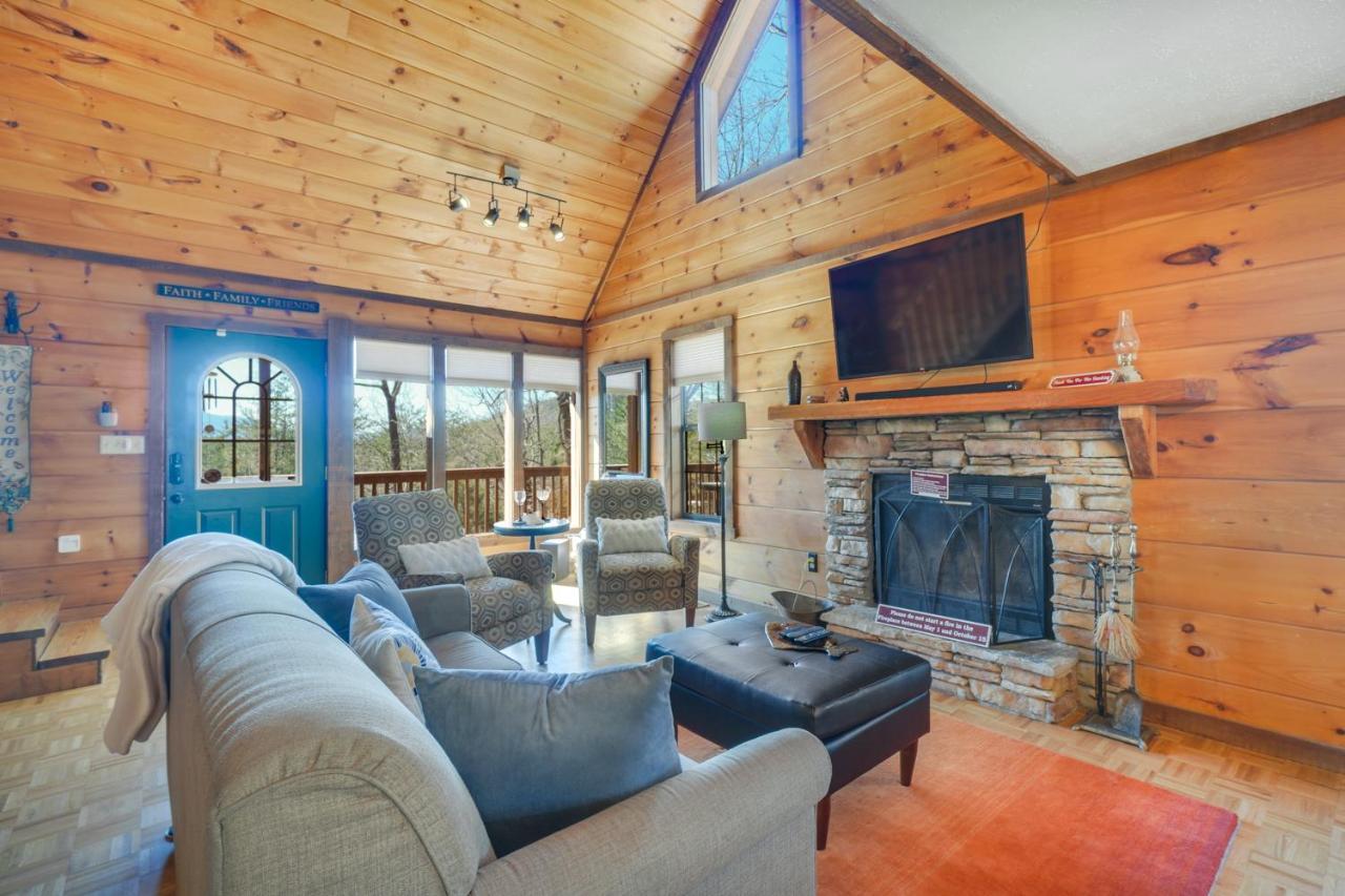 Central Sevierville Cabin With Hot Tub And Views! Екстериор снимка