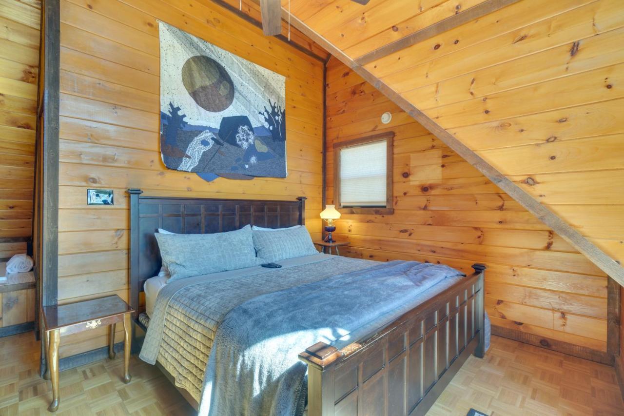 Central Sevierville Cabin With Hot Tub And Views! Екстериор снимка
